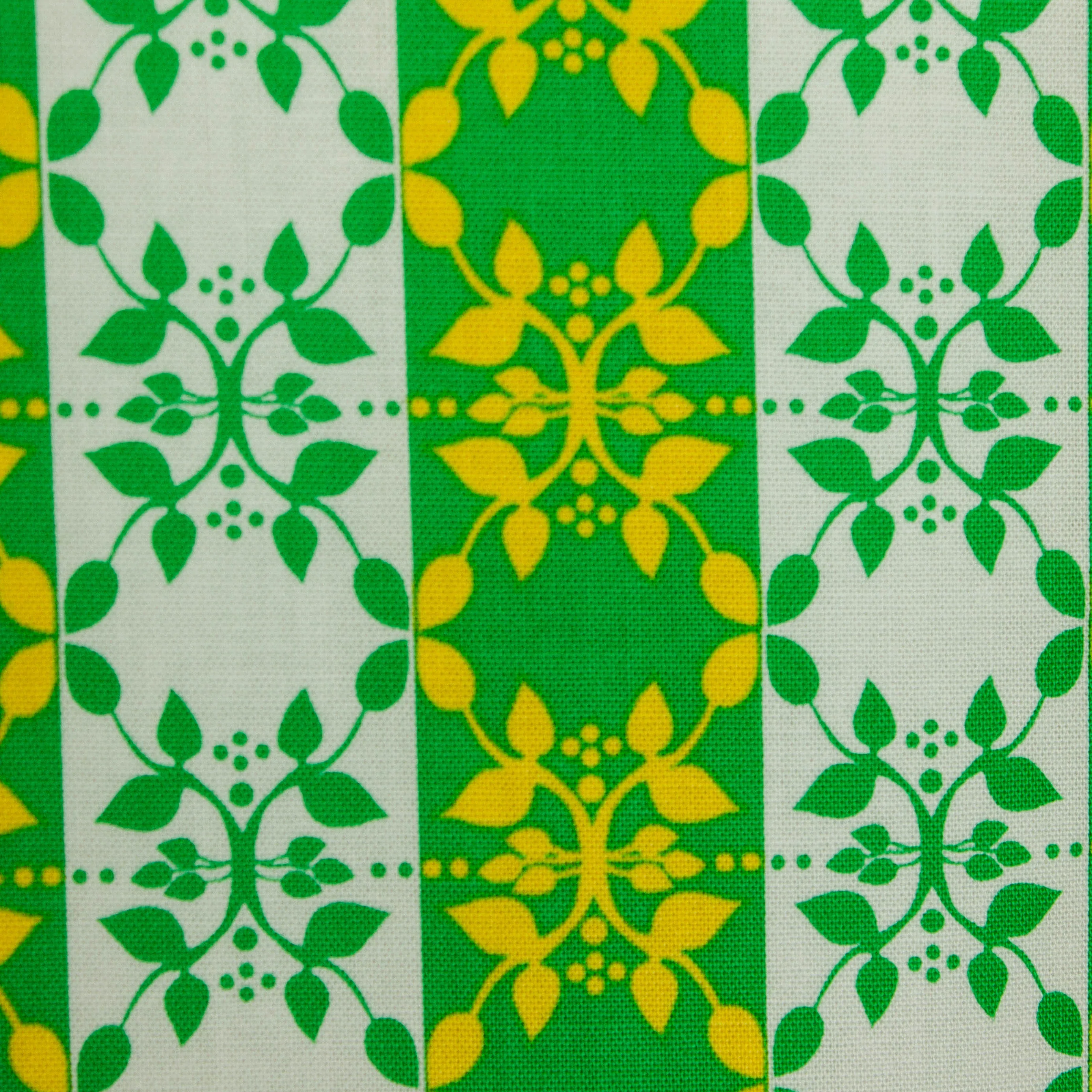 Katoen groen wit met groene en gele bladeren